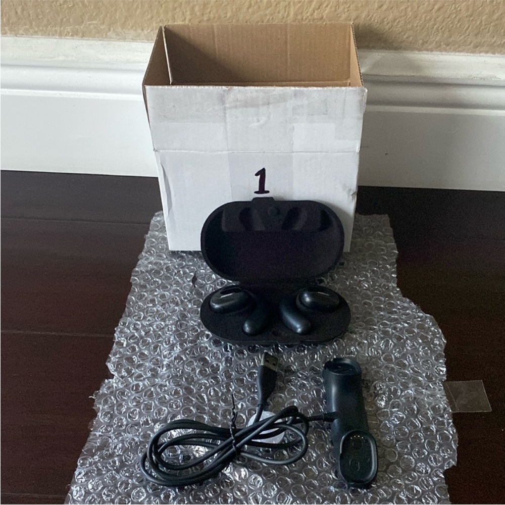 Bose Sport OpenEar True  Wireless Black Earbuds with Charging Case. Barely used!